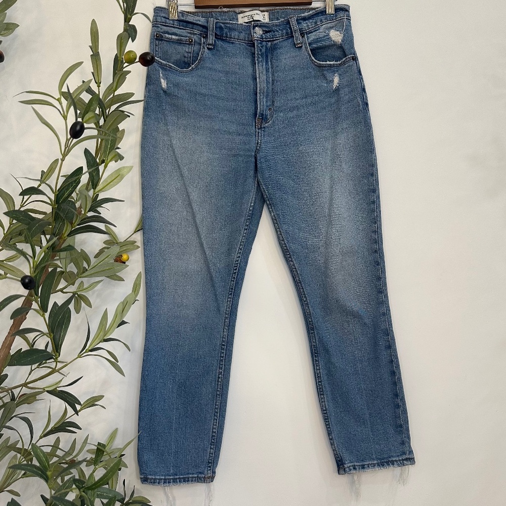 Abercrombie & Fitch The Skinny High Rise Jeans – Size 29 (8S) – Raw Hem Distress